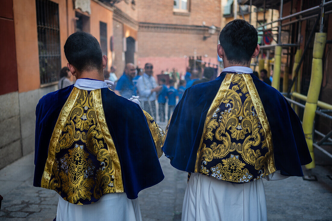 Zehnte Abfahrt des Cruz de Mayo, der Maikreuzprozession der Bruderschaft Jesus el Pobre, Madrid, Spanien.