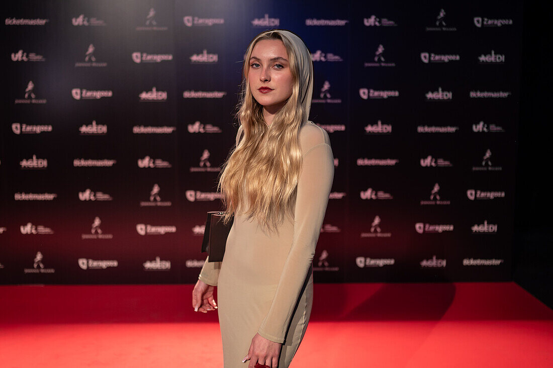 Sängerin und Komponistin Maria Hein auf dem roten Teppich bei den MIN Independent Music Awards 2024, Zaragoza, Spanien