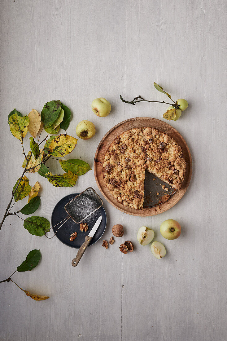 Apfel-Walnuss-Kuchen mit Streuseln