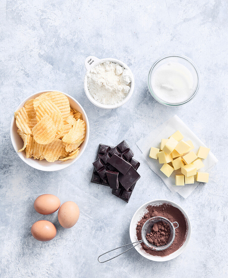 Zutaten für Schokoladen-Brownies mit Crinkle Cut Chips