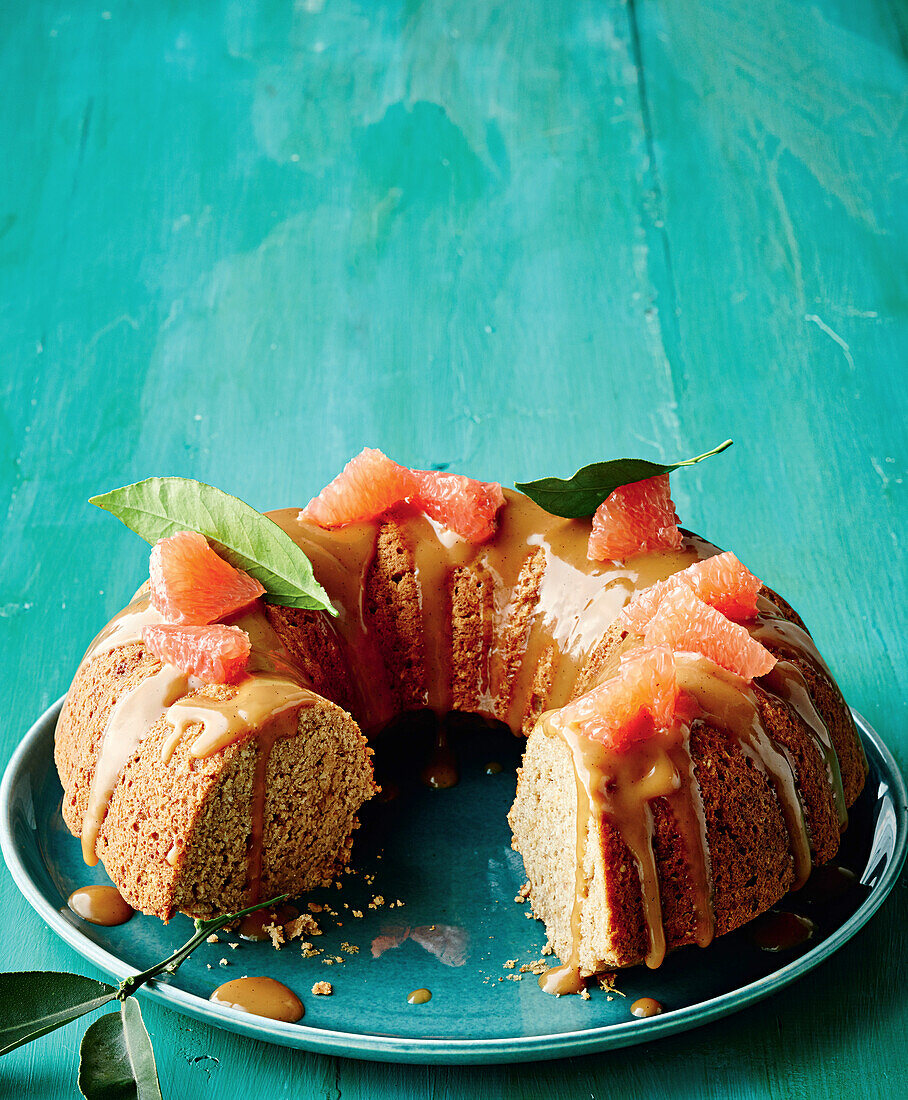 Kokos-Bundt-Cake mit Pink Grapefruit