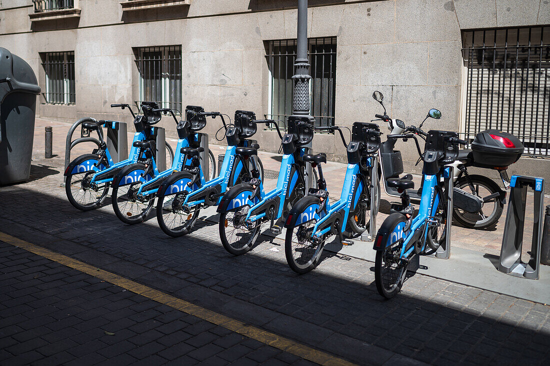 BiciMAD-Fahrräder, ein von der Stadt Madrid betriebenes Fahrradverleihprogramm, Spanien