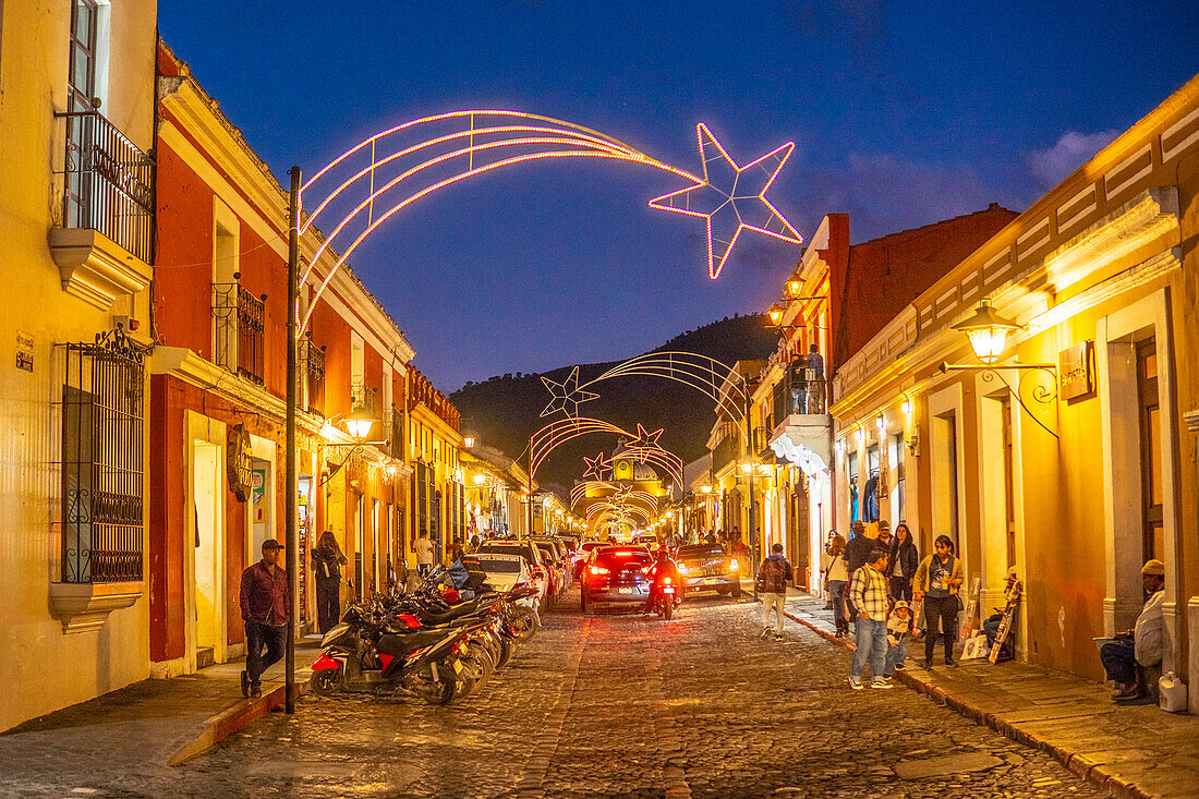 Santa Catalina-Bogen, Antigua Guatemala bei Nacht