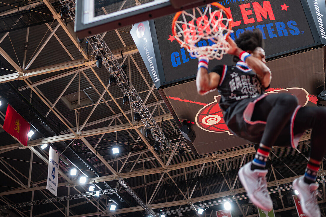 Die Harlem Globetrotters treten im Prinz-Felipe-Pavillon in Zaragoza, Spanien, auf