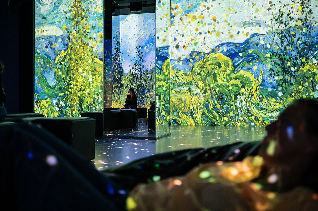 Die Welt von Van Gogh, eine einzigartige sensorische Erfahrung und Ausstellung im Nomad Immersive Museum, Madrid, Spanien