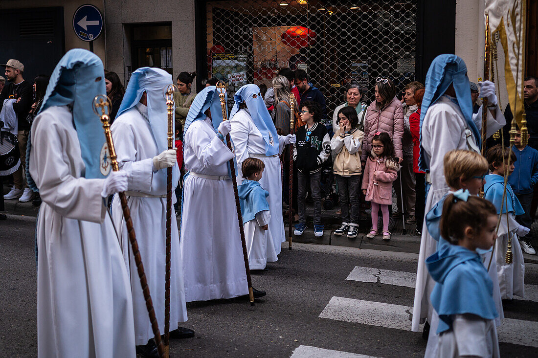 Prozession zur Verkündigung der Karwoche, die den Beginn der neun Tage der Leidenschaft symbolisiert Zaragoza, Spanien