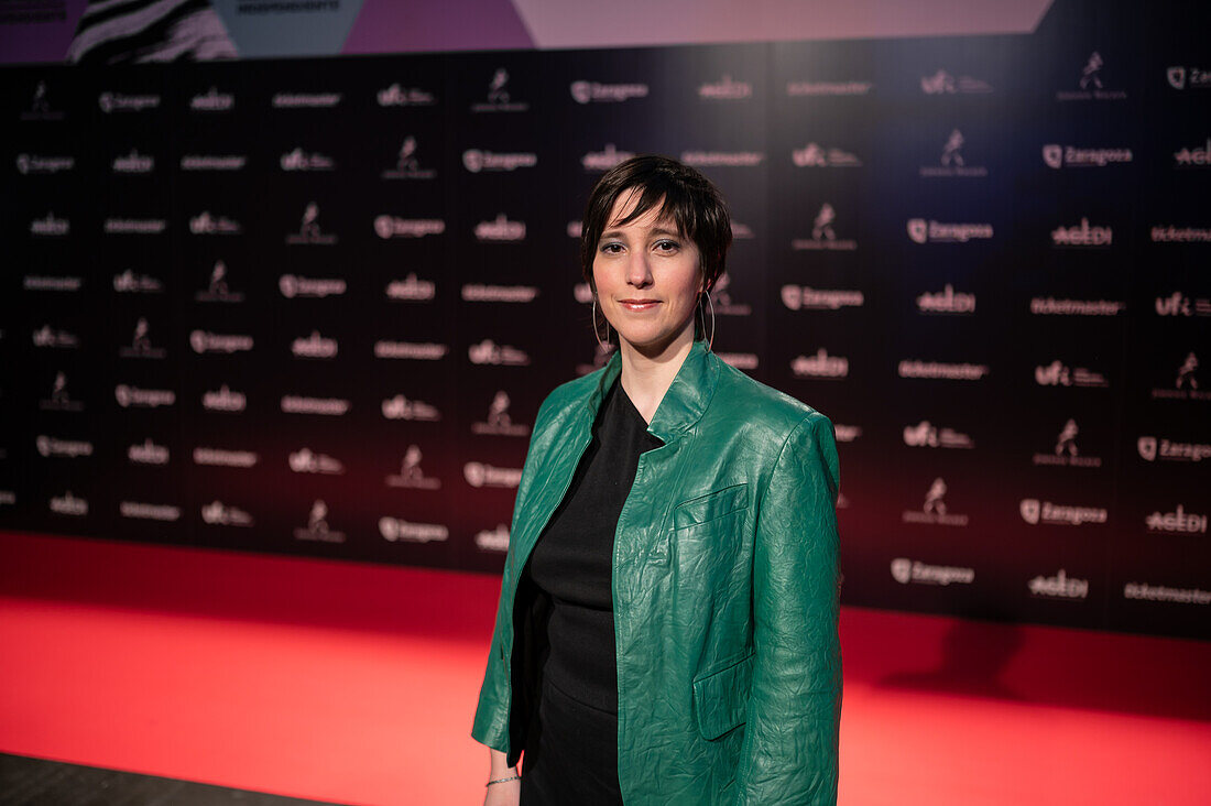 Silvia Nogales auf dem roten Teppich bei den MIN Independent Music Awards 2024, Zaragoza, Spanien