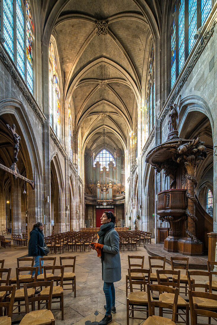 Sunlight streams into Saint Merris church, illuminating its Gothic architecture.