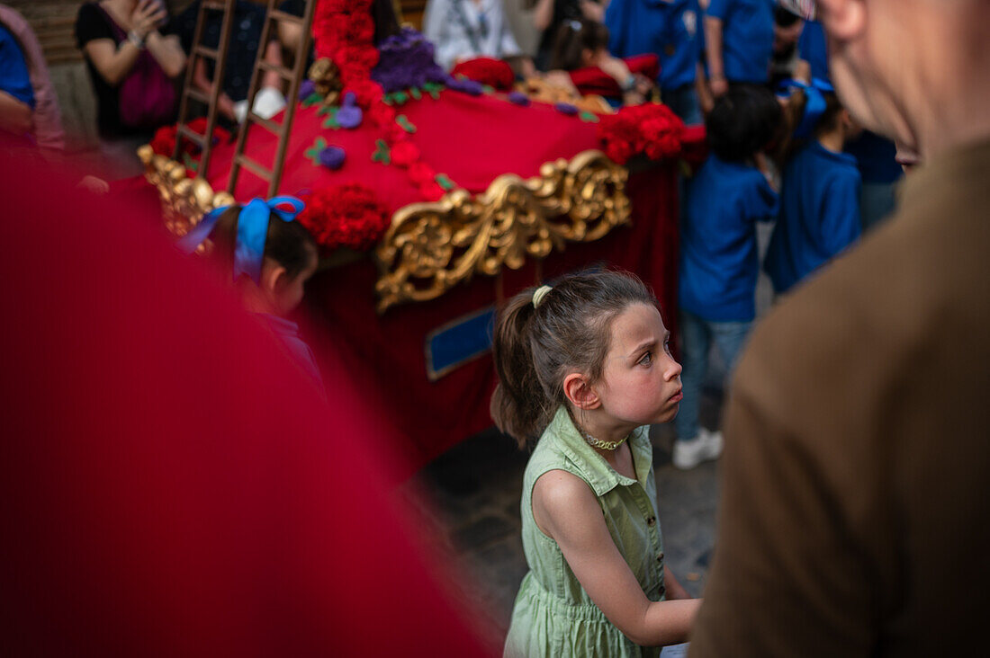 Zehnte Abfahrt des Cruz de Mayo, der Maikreuzprozession der Bruderschaft Jesus el Pobre, Madrid, Spanien.