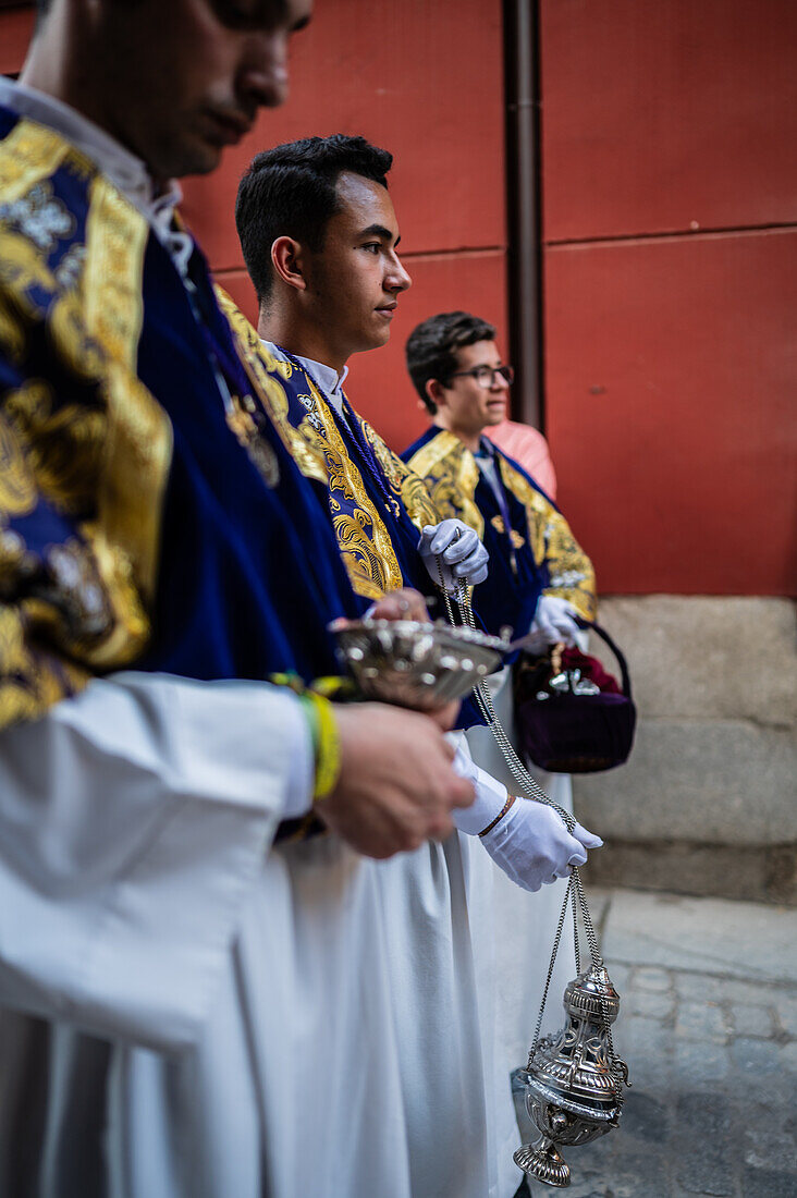 Tenth departure of the Cruz de Mayo, May Cross procession of the Brotherhood of Jesus el Pobre, Madrid, Spain.