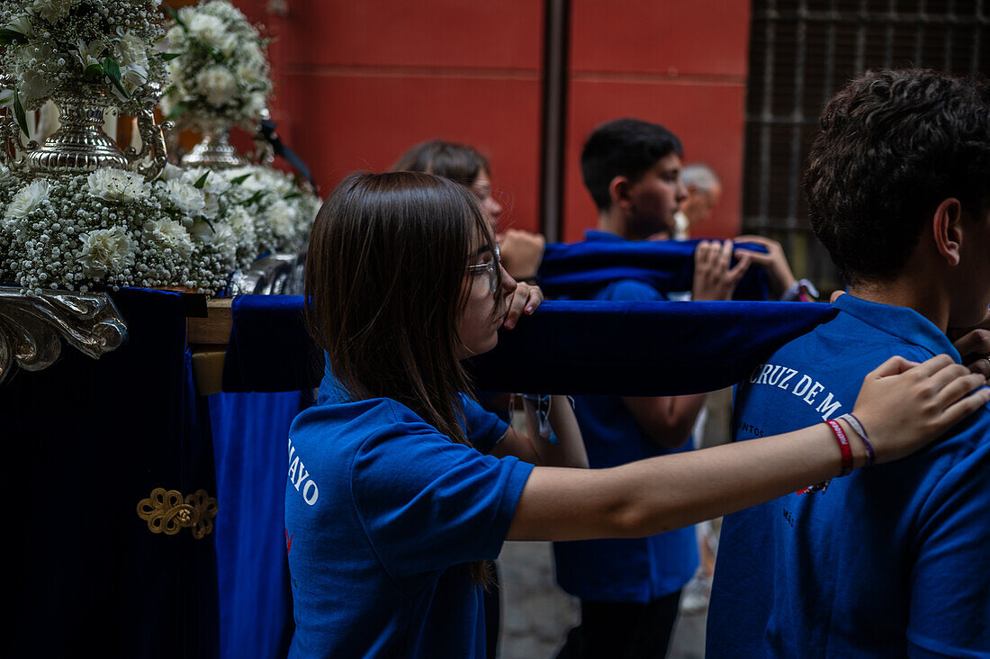 Tenth departure of the Cruz de Mayo, May Cross procession of the Brotherhood of Jesus el Pobre, Madrid, Spain.