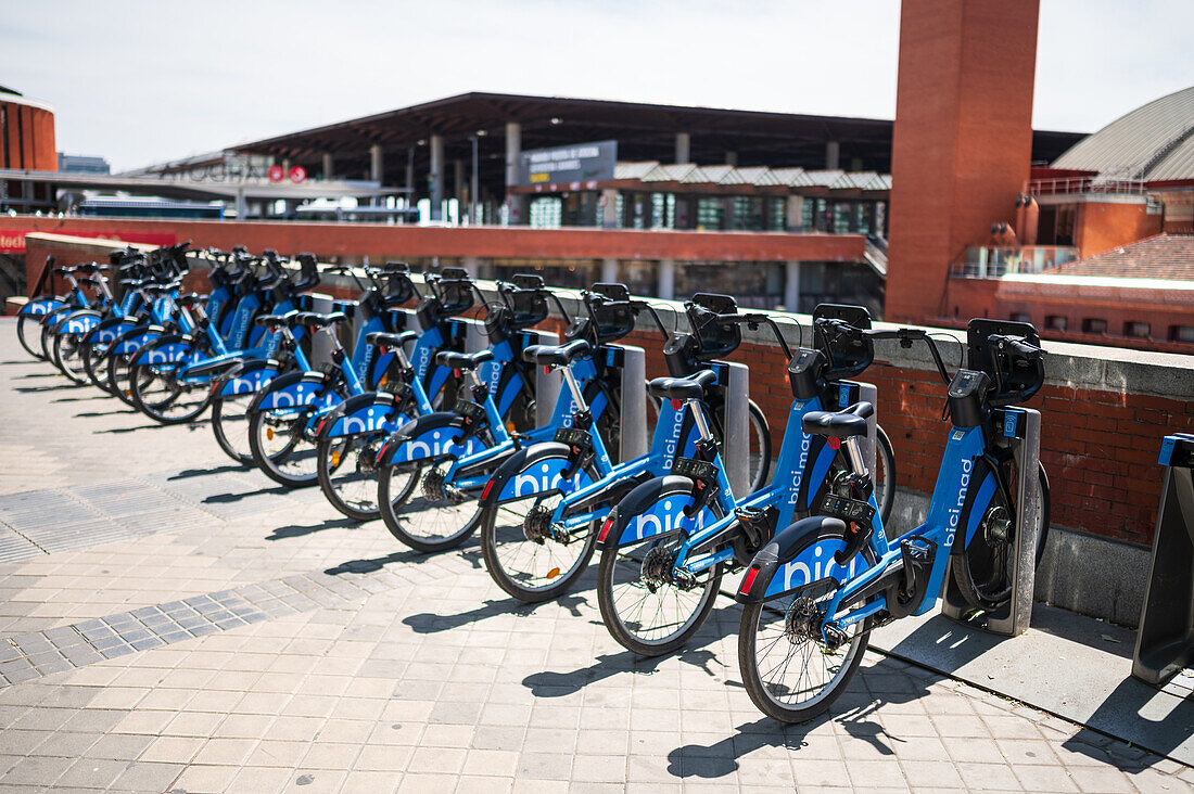 BiciMAD-Fahrräder, ein von der Stadt Madrid betriebenes Fahrradverleihprogramm, Spanien