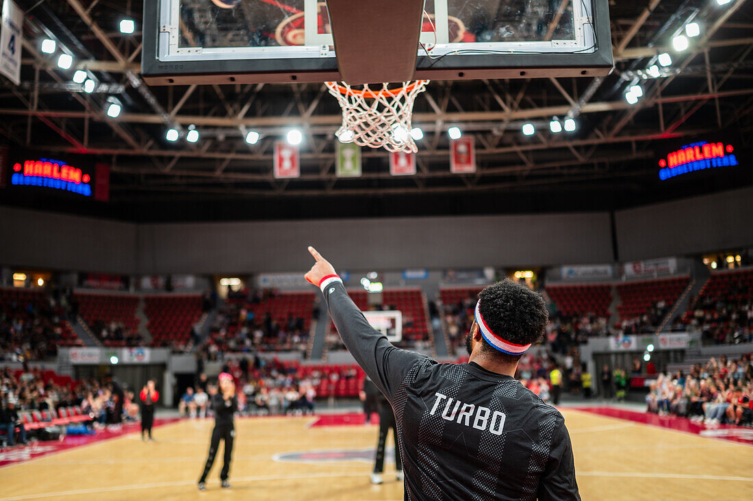 Die Harlem Globetrotters treten im Prinz-Felipe-Pavillon in Zaragoza, Spanien, auf