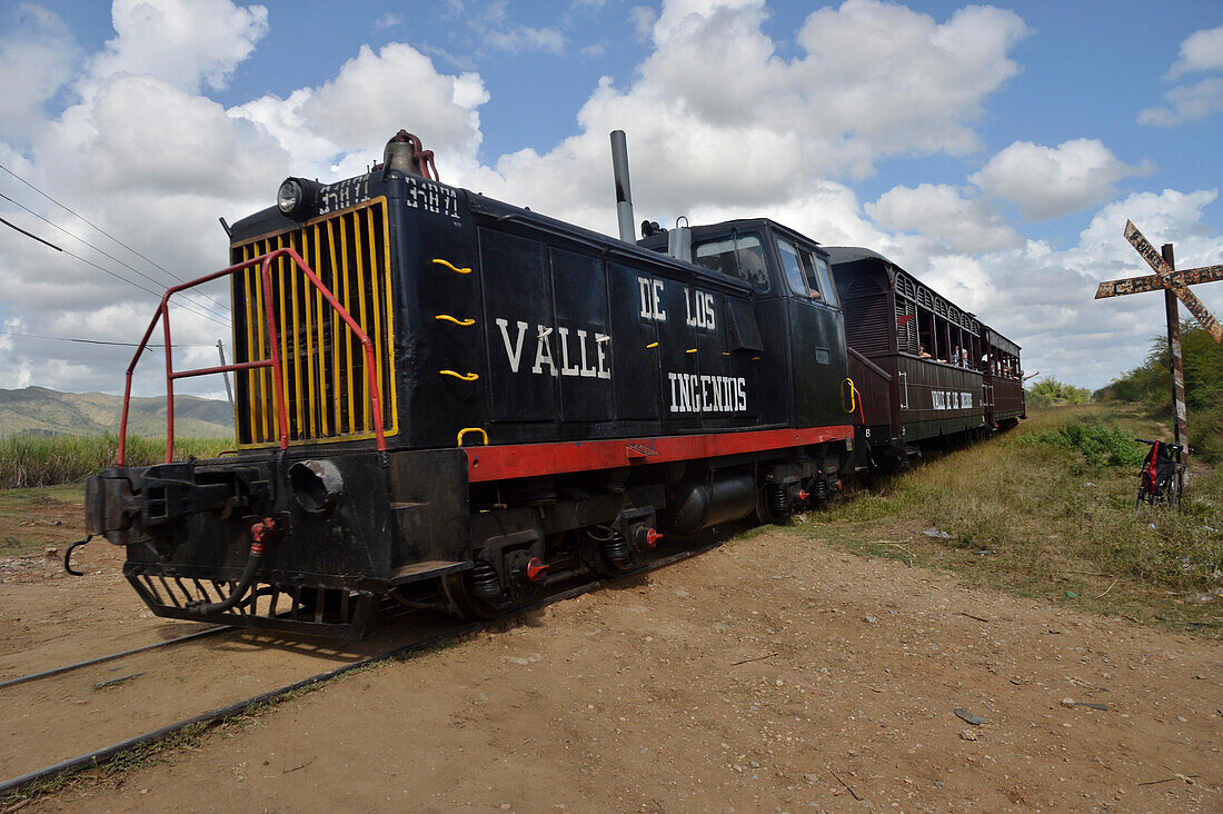 Kuba ,Trinidad,los Ingenios Tal,alte Lokomotive für Touristen die das Tal durchquert