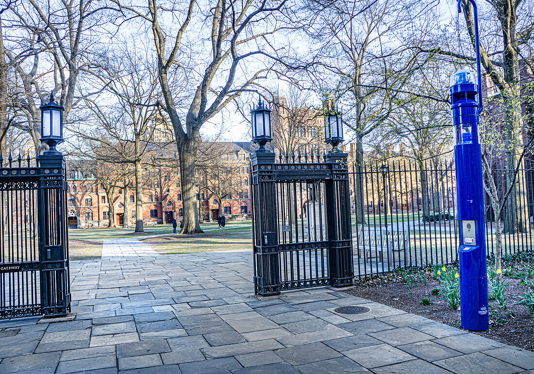 Tor zu den Wohnheimen, Außenansicht, Yale University, New Haven, Connecticut, USA