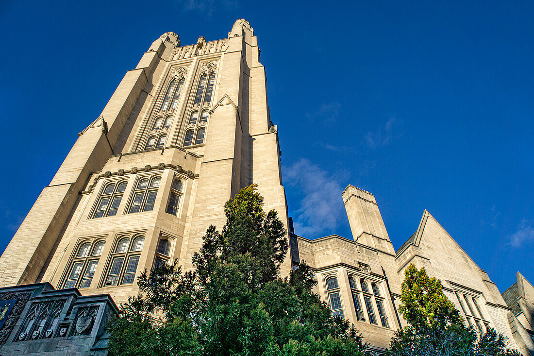 Sheffield-Sterling-Strathcona Hall, exterior low angle view, Yale University, New Haven, Connecticut, USA