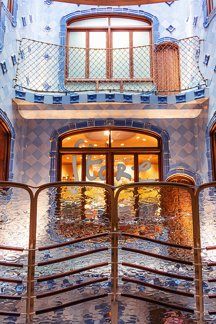 Barcelona,Spanien - 31. Mai bis 2019: Casa Batllo,Gaudis kreatives Haus. Die Casa Batlló wurde 1877 erbaut. Es ist ein berühmtes Gebäude im Zentrum von Barcelona.