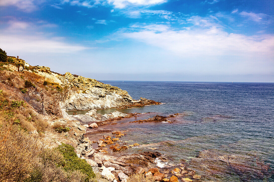 Banyuls-sur-Mer - 21 Juli 2019: Küste von Banyuls-sur-Mer,Pyrenees-Orientales,Katalonien,Languedoc-Roussillon,Frankreich