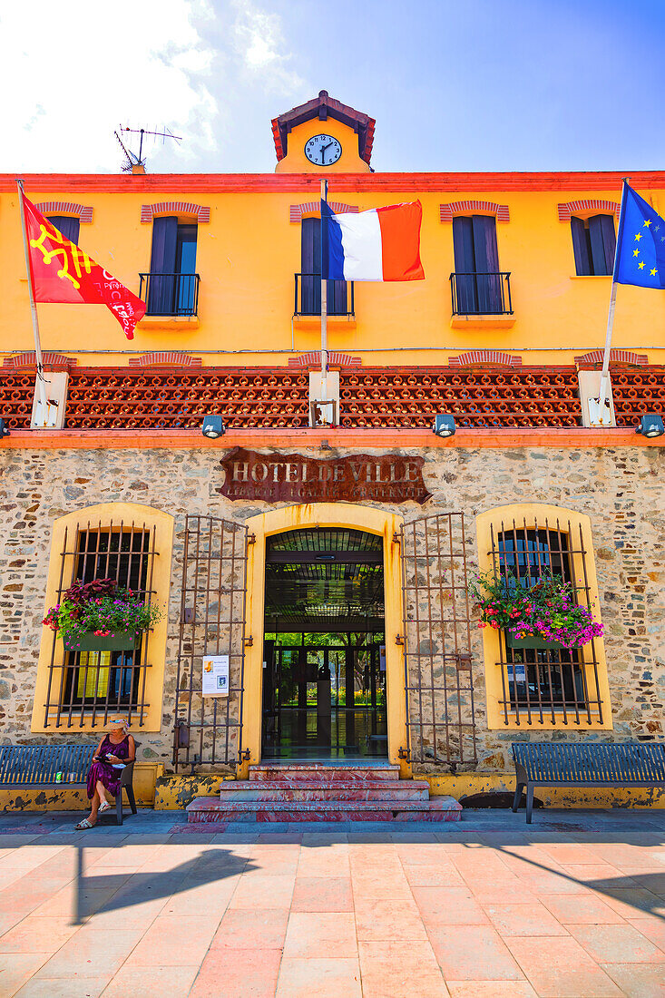 Banyuls-sur-Mer - Juli 21,2019: Rathaus von Banyuls-sur-Mer,Pyrenees-Orientales,Katalonien,Languedoc-Roussillon,Frankreich