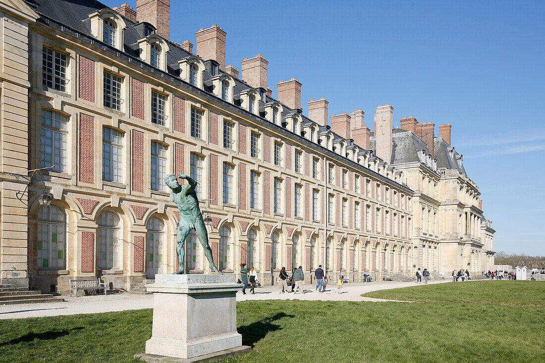 Seine et Marne. Fontainebleau. Castle Fontainebleau seen from the gardens. In the foreground a sculpture.