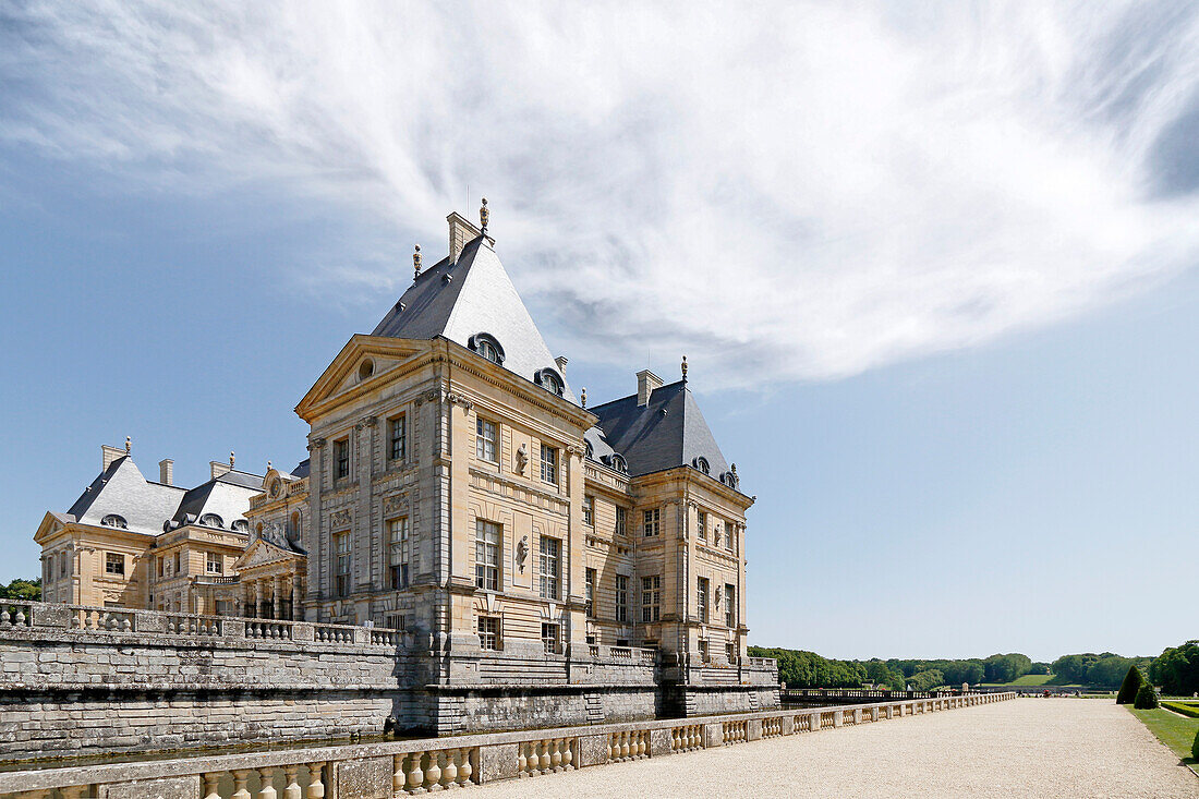 France. Seine et Marne. Vaux le Vicomte. The Castle of Vaux le Vicomte and the gardens.