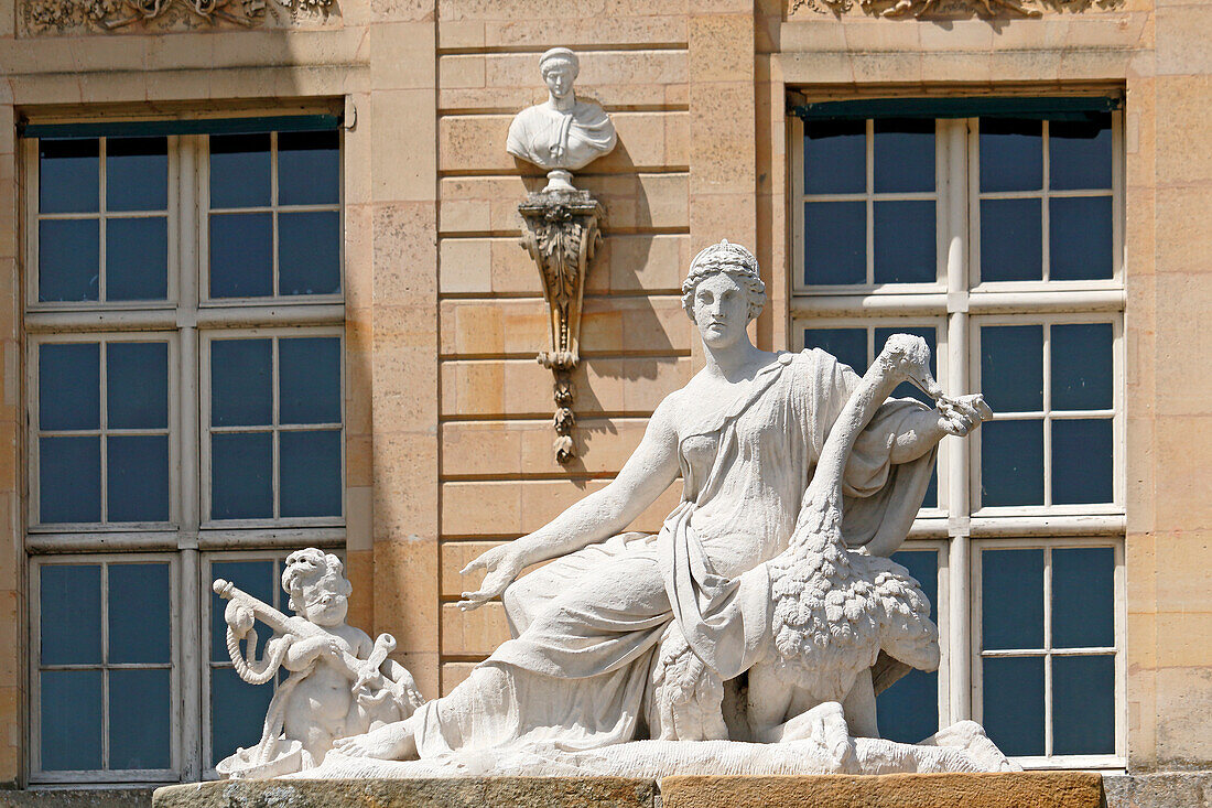 Frankreich. Seine und Marne. Schloss von Vaux le Vicomte. Statue, die die Gerechtigkeit darstellt.