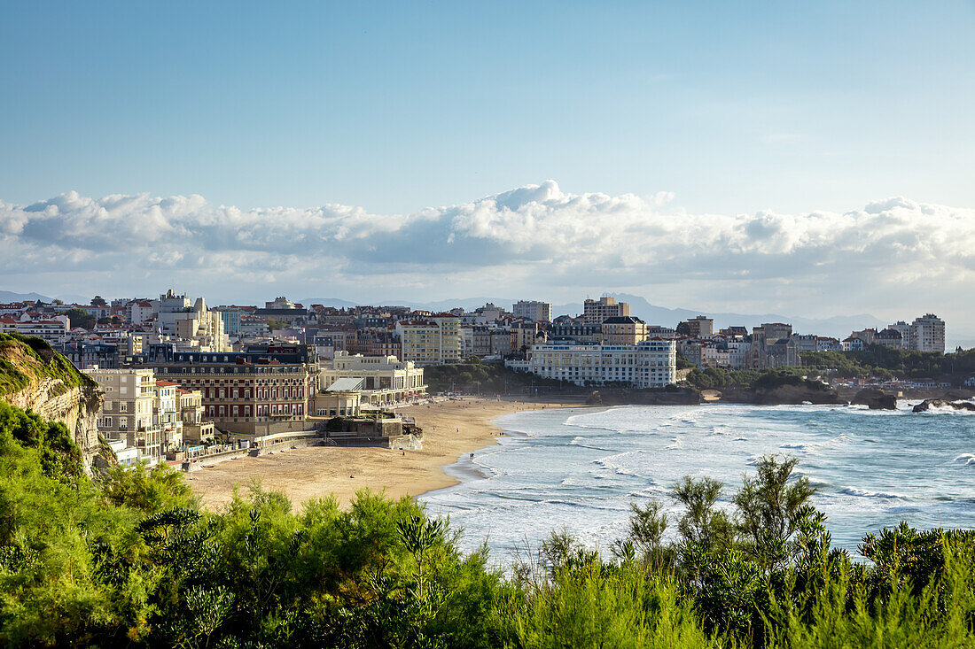 Biarritz,Frankreich - 06 September 2019 - Blick auf den Strand und die Stadt Biarritz,Frankreich