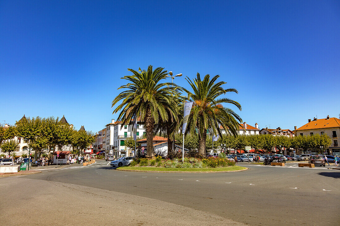 Saint-Jean-de-Luz,Frankreich - September 08,2019 - Place Louis XIV