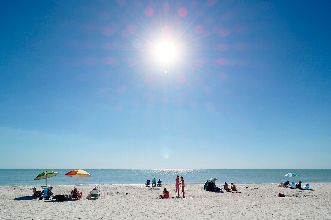 USA. Florida. Fort Myers Strand, Lovers Key State Park. Der Strand. Touristen.