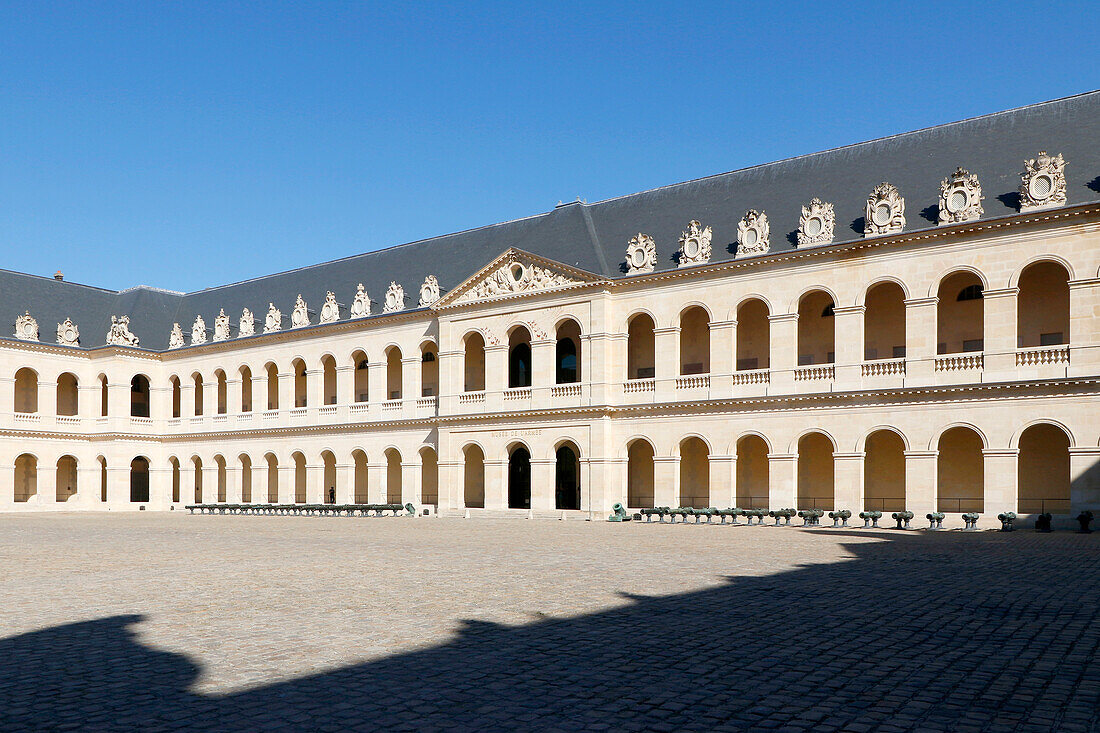 La France. Paris. 7. Bezirk. Les Invalides. Der Innenhof.