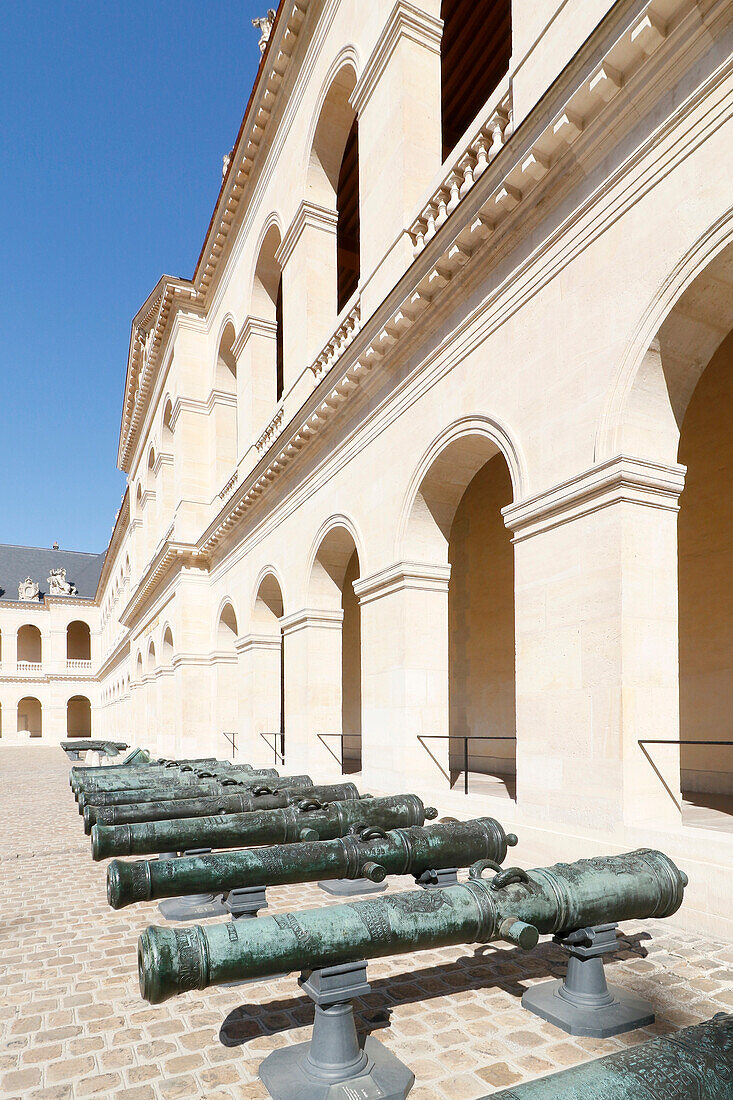 La France. Paris. 7. Bezirk. Les Invalides. Der Innenhof. Die Kanonen.