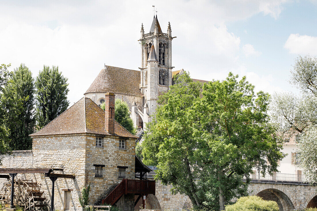 France. Seine et Marne. Medieval village of Moret sur Loing. The church.