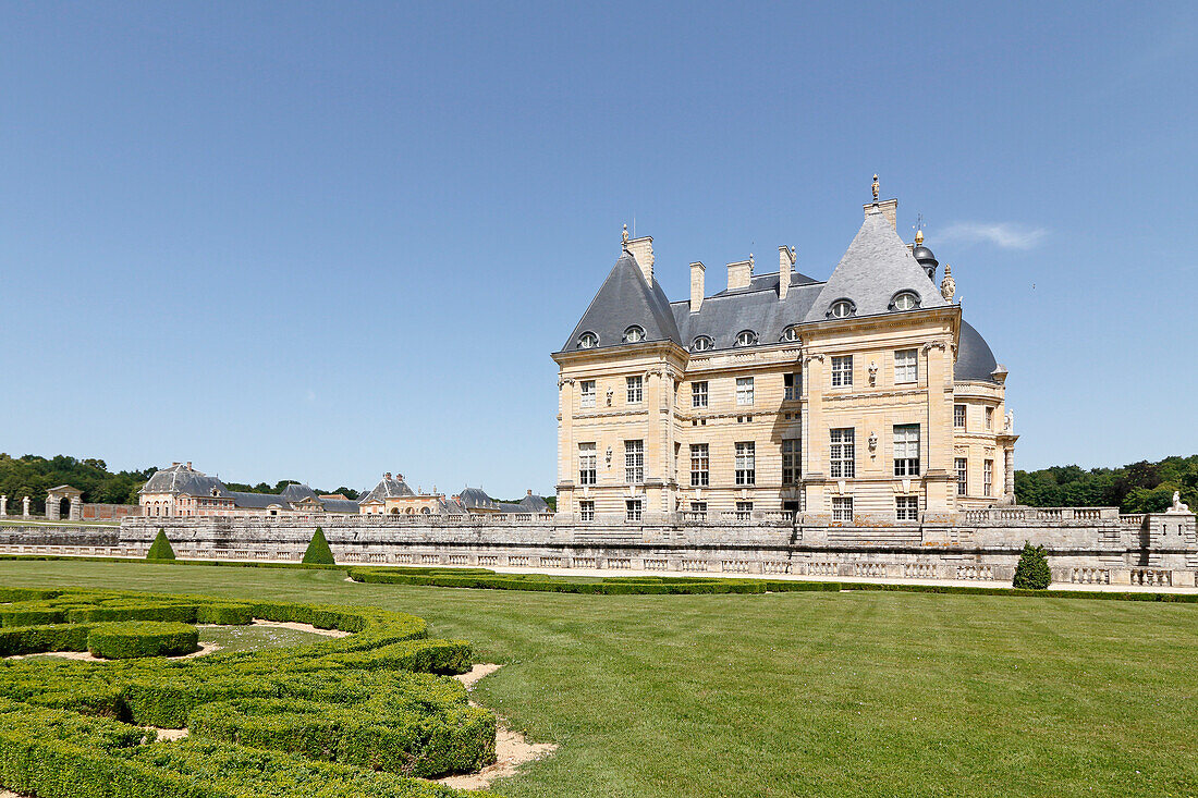 France. Seine et Marne. Castle of Vaux le Vicomte. Western facade.The gardens.