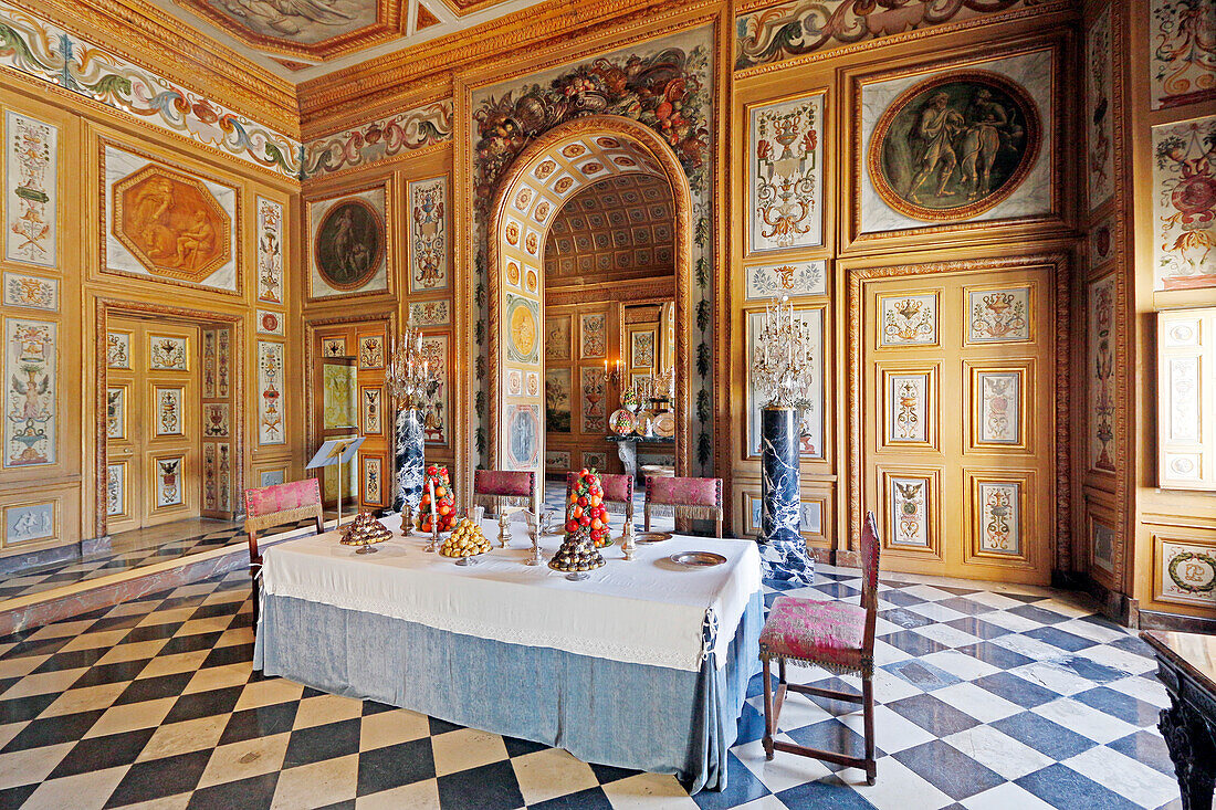 France. Seine et Marne. Vaux le Vicomte. Castle of Vaux le Vicomte. The buffets room.