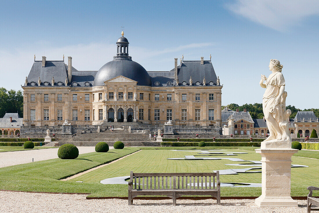 France. Seine et Marne. Castle of Vaux le Vicomte. View of the southern facade from the gardens. On the right,statue "Flore".