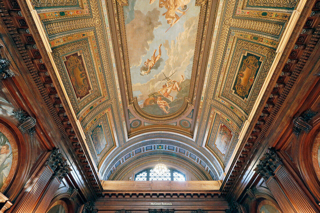 USA. New York City. Manhattan. The New York Public Library. The ceilings of the McGraw Rotunda.