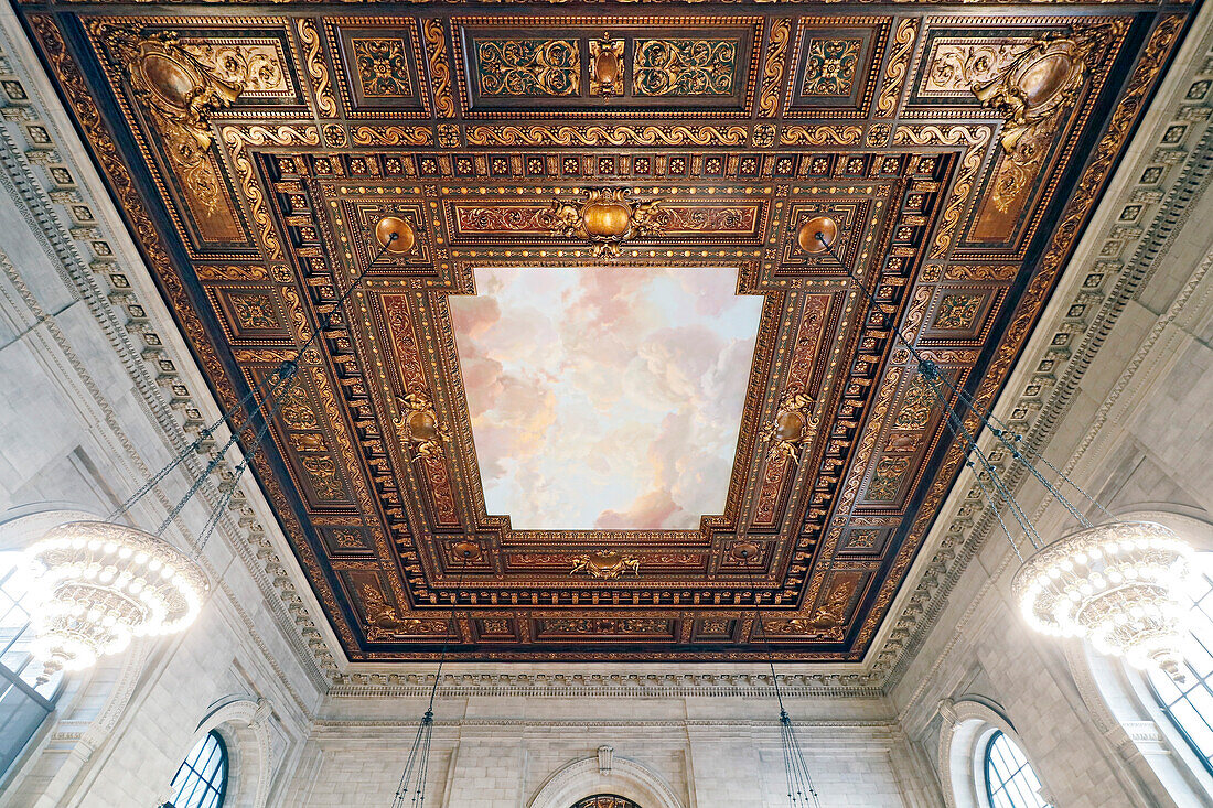 USA. New York City. Manhattan. The New York Public Library. The ceilings of the Bill Blass Public Catalog Room.