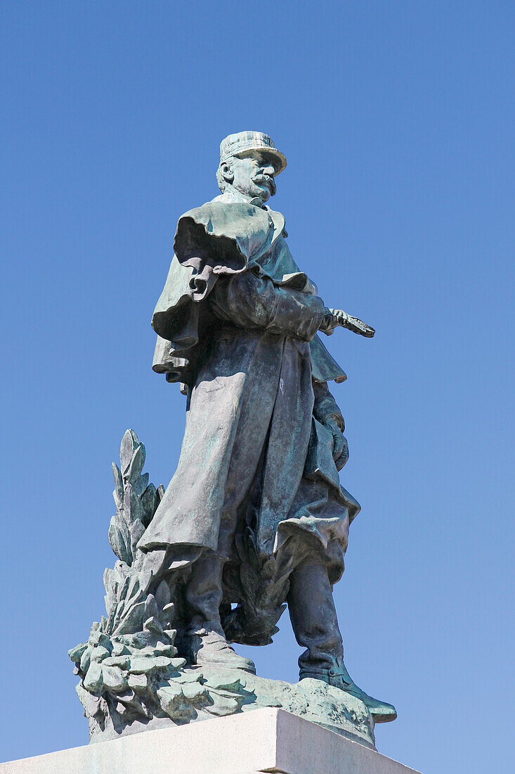 La France. Paris. 7th district. Les Invalides. Statue representing the Marshal Gallieni (sculptor unknown).