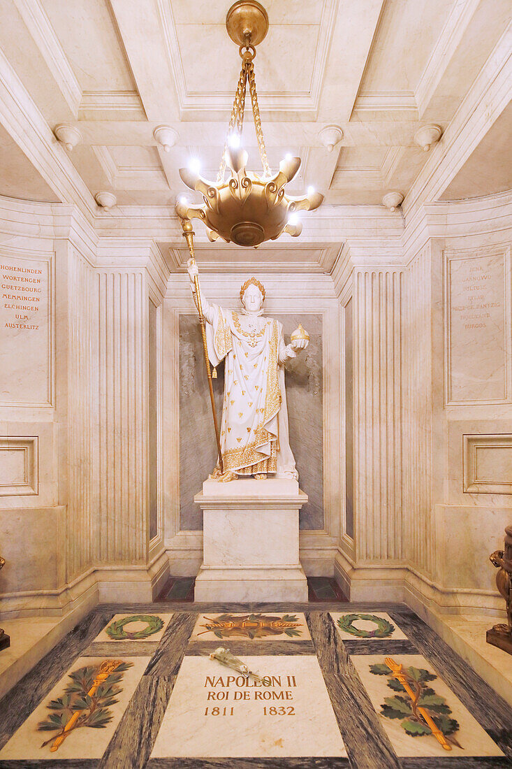 France. Paris. 7th district. Hotel invalid. Army museum. Napoleon's tomb. The chamber of relics. Statue representing Napoleon 1st.