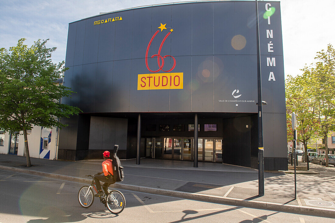 France. Val de Marne. Champigny sur Marne. Cinema Studio 66 Rue Jean Jaures