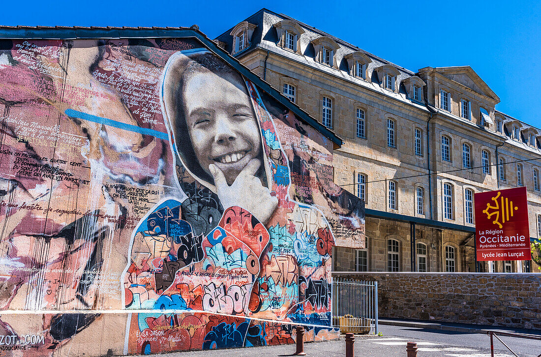 France,Quercy,Lot,ville de Saint Cere,street Art ("l'Insouciance" by Sismikazot")