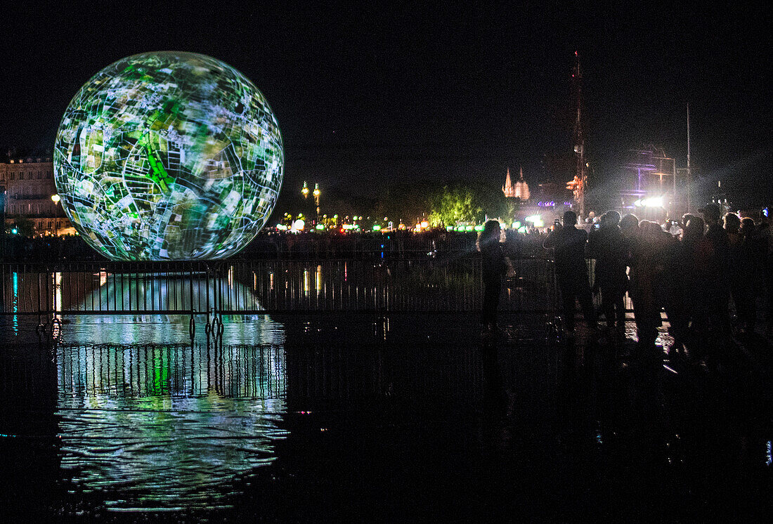 Frankreich,Gironde,Bordeaux,Fête du Fleuve 2019,Pyrotechnikshow "L'echappee Belle" der Groupe F