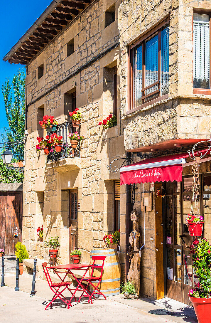 Spanien,Rioja,Sajazarra (Schönstes Dorf Spaniens),Bar "La Alcena de Saja"