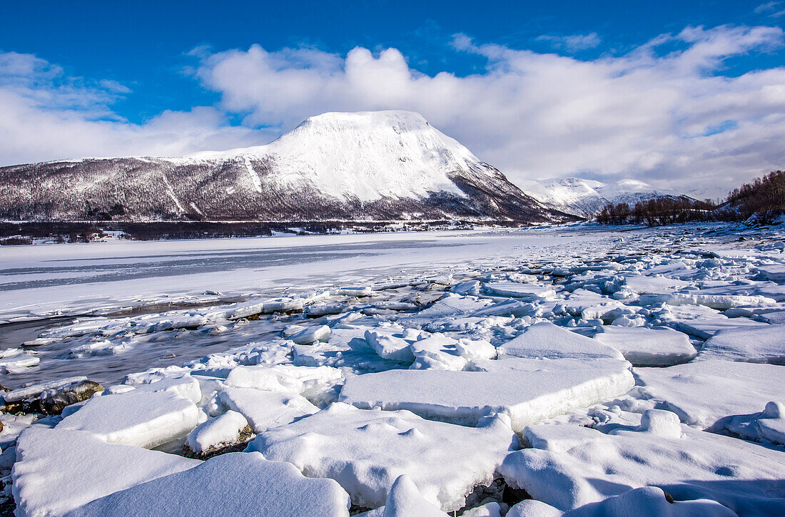 Norwegen,Stadt Tromso,Insel Senja,Eisblock an den Seiten eines Fjords