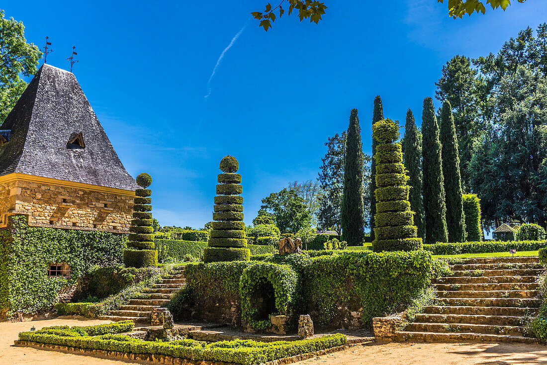 France,Perigord Noir,Dordogne,Jardins du Manoir d'Eyrignac (Historical Monument),topiary and dovecoat