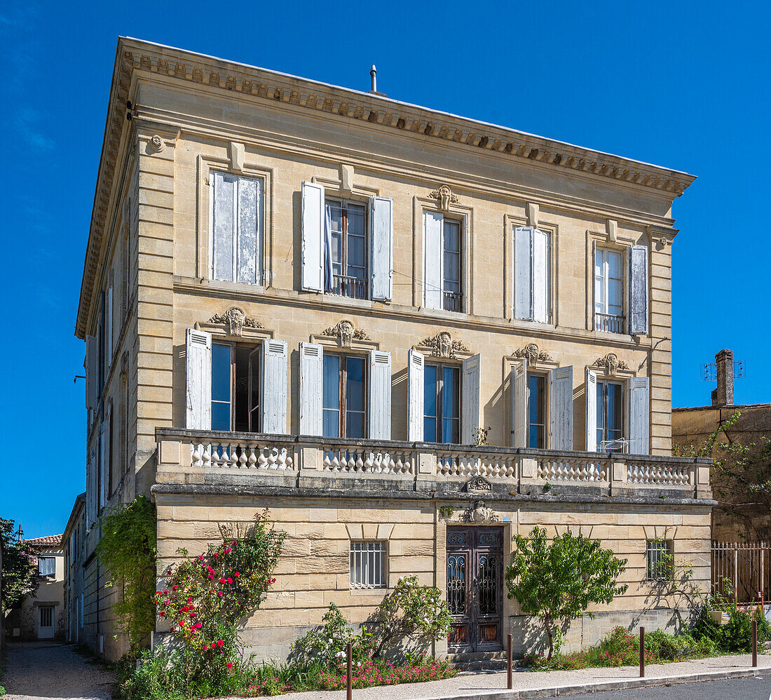 Frankreich,Gironde,Entre-deux-Mers,Haus aus dem 18. Jahrhundert am Rande der Garonne in Langoiran