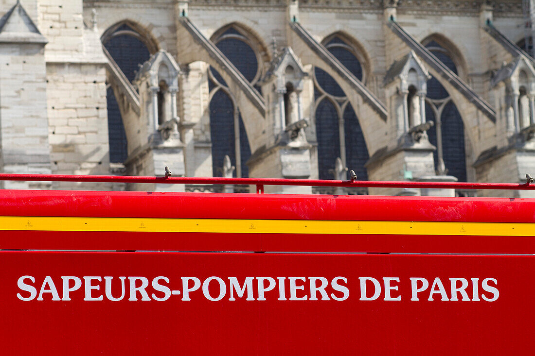 Frankreich,Paris,75,1. Arrondissement,Ile de la Cite,Feuerwehrfahrzeug vor Notre-Dame de Paris nach dem Brand,17. April 2019