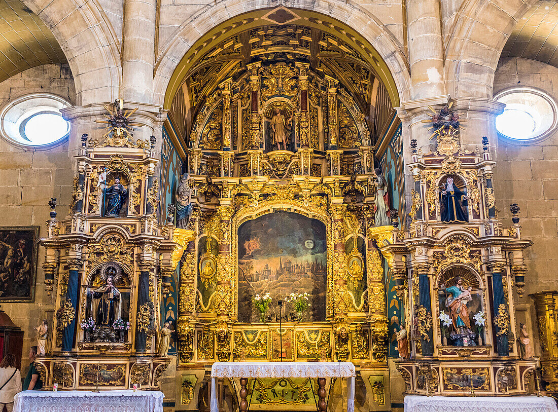 Spanien,Rioja,Briones mittelalterliches Dorf (Schönstes Dorf Spaniens),Altaraufsatz der Kirche der Ermitage San Juan de Gaztelugatxe (Jakobsweg) 18.