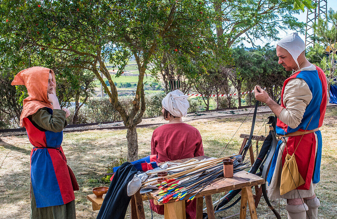 Spanien,Rioja,Mittelalterliche Tage von Briones (Festival von nationalem touristischem Interesse),kostümierte Bogenschützen