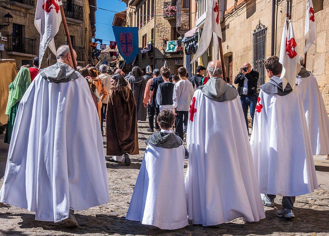 Spanien,Rioja,Mittelalterliche Tage von Briones (Festival von nationalem touristischem Interesse),als Ritter verkleidete Teilnehmer